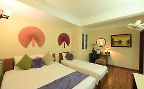 Holiday Lakeview Khách Sạn